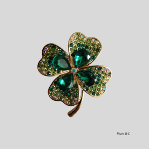 Broche trèfle avec mosaïque de strass pour femme