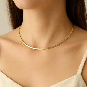 Tour de cou à chaîne plate 18 carats