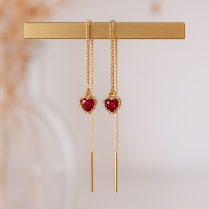 Darling | Boucles d'oreilles pendantes en forme de cœur en zircone cubique rouge 24 carats