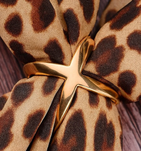 Clip Foulard doré en forme de croix